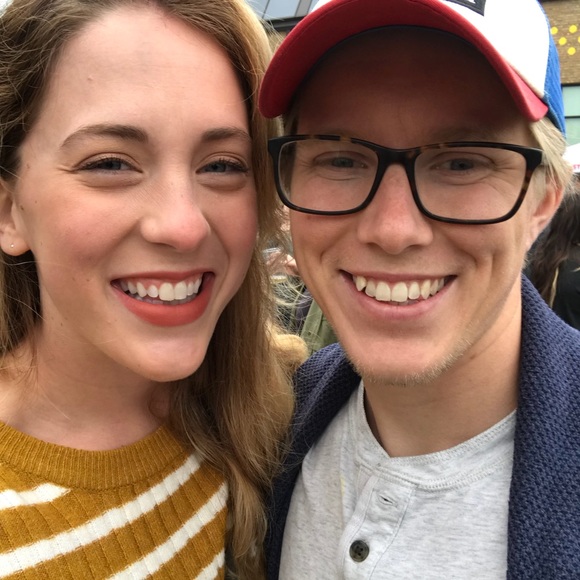 Meet your posher, Allyse - Picture 2 of 2